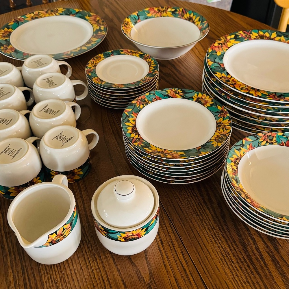 Sunflower Design Vitromaster Brand Dinner Set For 8. 1994 Designer Sue Zipkin